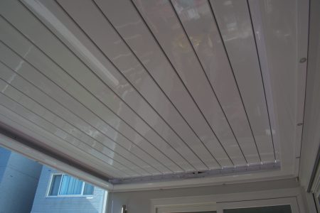Open Roof System closed in an outdoor entertaining space